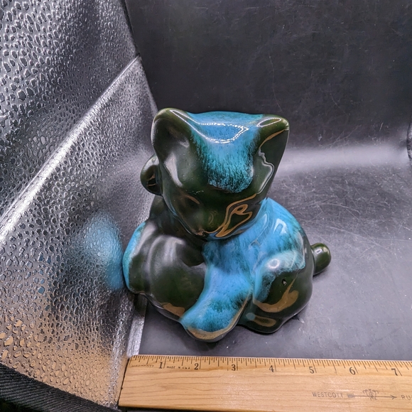 Charming Blue Mountain Pottery Cat and Ball of Yarn Figurine Black and Teal - Picture 9 of 10